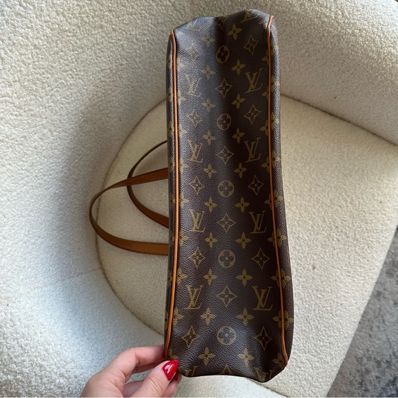 Authentic Louis Vuitton Batignolles - Picture 8 of 9